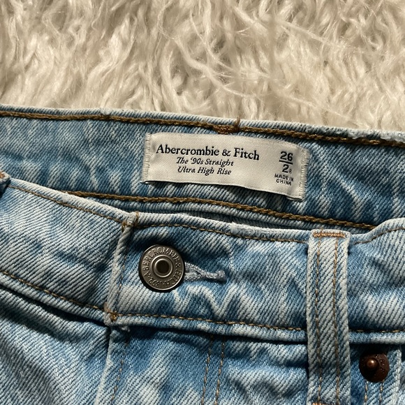 Abercrombie The 90’s Straight Ultra High Rise Jeans - Picture 2 of 4